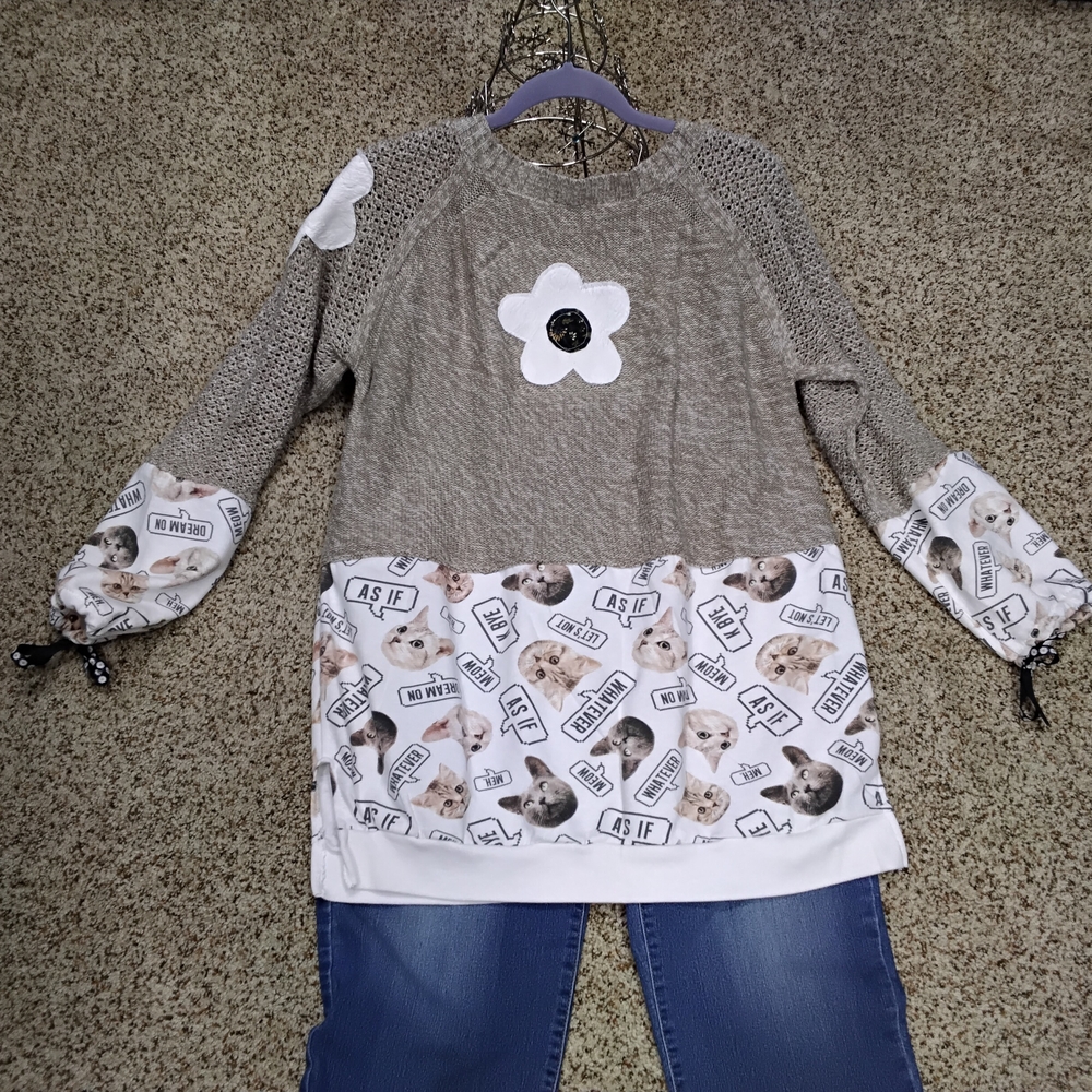 3856 Sjize XL Cat Print Gray and White Women's Upcycled Sweatshirt - Picture 5 of 6